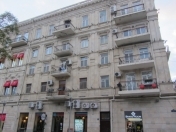 Satılır 8 otaqlı 300 m2 köhnə tikili Fəvvarələr meydanı