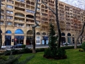 Satılır 4 otaqlı 125 m2 köhnə tikili Sahil m.