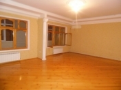 Satılır 5 otaqlı 140 m2 köhnə tikili Bakıxanov