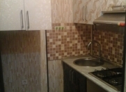 Satılır 1 otaqlı 35 m2 köhnə tikili Moskva univermağı