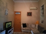 Satılır 5 otaqlı 140 m2 köhnə tikili Yasamal r.