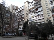 Satılır 4 otaqlı 101 m2 köhnə tikili İnşaatçılar m.