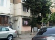 Satılır 3 otaqlı 70 m2 köhnə tikili Neftçilər m.