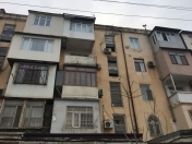 Satılır 3 otaqlı 82 m2 köhnə tikili Elmlər Akademiyası m.