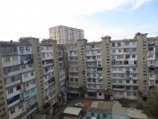 Satılır 4 otaqlı 84 m2 köhnə tikili İnşaatçılar m.