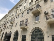 Satılır 5 otaqlı 155 m2 köhnə tikili Sahil m.