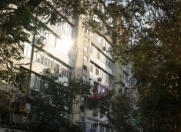 Satılır 4 otaqlı 100 m2 köhnə tikili Ayna Sultanova heykəli