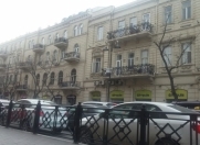 İcarəyə verilir 2 otaqlı 72 m2 köhnə tikili Sahil m.
