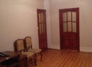 İcarəyə verilir 2 otaqlı 60 m2 köhnə tikili Memar Əcəmi m.