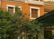 Satılır 7 otaqlı 300 m2 həyət evi Space TV