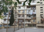 Satılır 4 otaqlı 101 m2 köhnə tikili İnşaatçılar m.