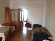 İcarəyə verilir 3 otaqlı 60 m2 köhnə tikili Memar Əcəmi m.