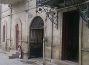 İcarəyə verilir 6 otaqlı 100 m2 köhnə tikili Qərb Universiteti