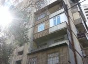 Satılır 1 otaqlı 45 m2 köhnə tikili Ayna Sultanova heykəli