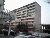 Satılır 4 otaqlı 100 m2 köhnə tikili Gənclik m.