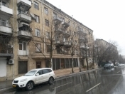 Satılır 5 otaqlı 145 m2 köhnə tikili Tibb Universiteti