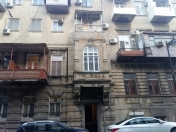 Satılır 1 otaqlı 42 m2 köhnə tikili Axundov bağı