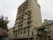 Satılır 4 otaqlı 200 m2 yeni tikili Axundov bağı