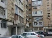 Satılır 5 otaqlı 92 m2 köhnə tikili Yasamal r.