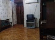 İcarəyə verilir 4 otaqlı 80 m2 köhnə tikili Nizami m.