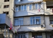 Satılır 4 otaqlı 90 m2 köhnə tikili Neapol dairəsi