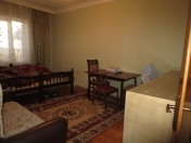 Satılır 4 otaqlı 85 m2 köhnə tikili İnşaatçılar m.