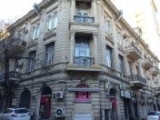 İcarəyə verilir 4 otaqlı 200 m2 köhnə tikili Sahil m.