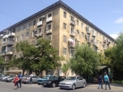 Satılır 3 otaqlı 60 m2 köhnə tikili Nizami m.