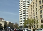 Satılır 4 otaqlı 160 m2 obyekt Elmlər Akademiyası m.