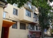 Satılır 2 otaqlı 42 m2 köhnə tikili Dövlət Statistika Komitəsi