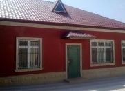 Satılır 4 otaqlı 130 m2 bağ evi Ayna Sultanova heykəli