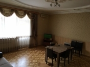 İcarəyə verilir 3 otaqlı 100 m2 yeni tikili 8 mkr