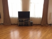 İcarəyə verilir 4 otaqlı 180 m2 yeni tikili Nizami m.