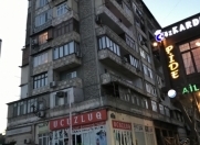 İcarəyə verilir 2 otaqlı 50 m2 köhnə tikili Ayna Sultanova heykəli