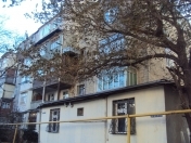 Satılır 3 otaqlı 76 m2 köhnə tikili Axundov bağı