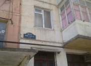 Satılır 2 otaqlı 45 m2 köhnə tikili Moskva univermağı