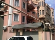 İcarəyə verilir 8 otaqlı 350 m2 həyət evi Gənclik m.