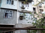 İcarəyə verilir 2 otaqlı 45 m2 köhnə tikili İnşaatçılar m.