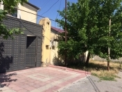 Satılır 6 otaqlı 220 m2 həyət evi Ayna Sultanova heykəli