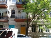 Satılır 4 otaqlı 100 m2 köhnə tikili Sahil m.