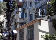 Satılır 2 otaqlı 50 m2 köhnə tikili Moskva univermağı