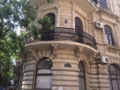 Satılır 4 otaqlı 220 m2 köhnə tikili Sahil m.