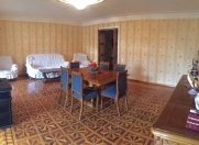 İcarəyə verilir 3 otaqlı 130 m2 köhnə tikili Axundov bağı