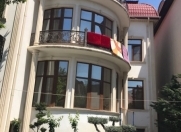 Satılır 10 otaqlı 500 m2 həyət evi Badamdar