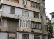Satılır 3 otaqlı 100 m2 köhnə tikili Ayna Sultanova heykəli