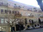 Satılır 2 otaqlı 73 m2 köhnə tikili Səməd Vurğun parkı