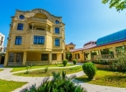 İcarəyə verilir 10 otaqlı 650 m2 həyət evi Gənclik m.