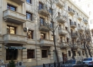 İcarəyə verilir 2 otaqlı 60 m2 köhnə tikili Axundov bağı