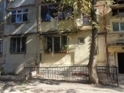 Satılır 2 otaqlı 67 m2 köhnə tikili İnşaatçılar m.