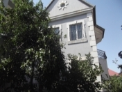 İcarəyə verilir 8 otaqlı 300 m2 həyət evi Şah İsmayıl Xətai m.